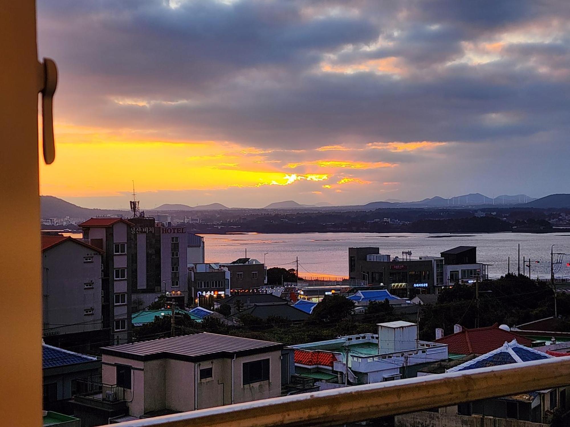 Pureun Jeju Pension Seogwipo Exterior foto