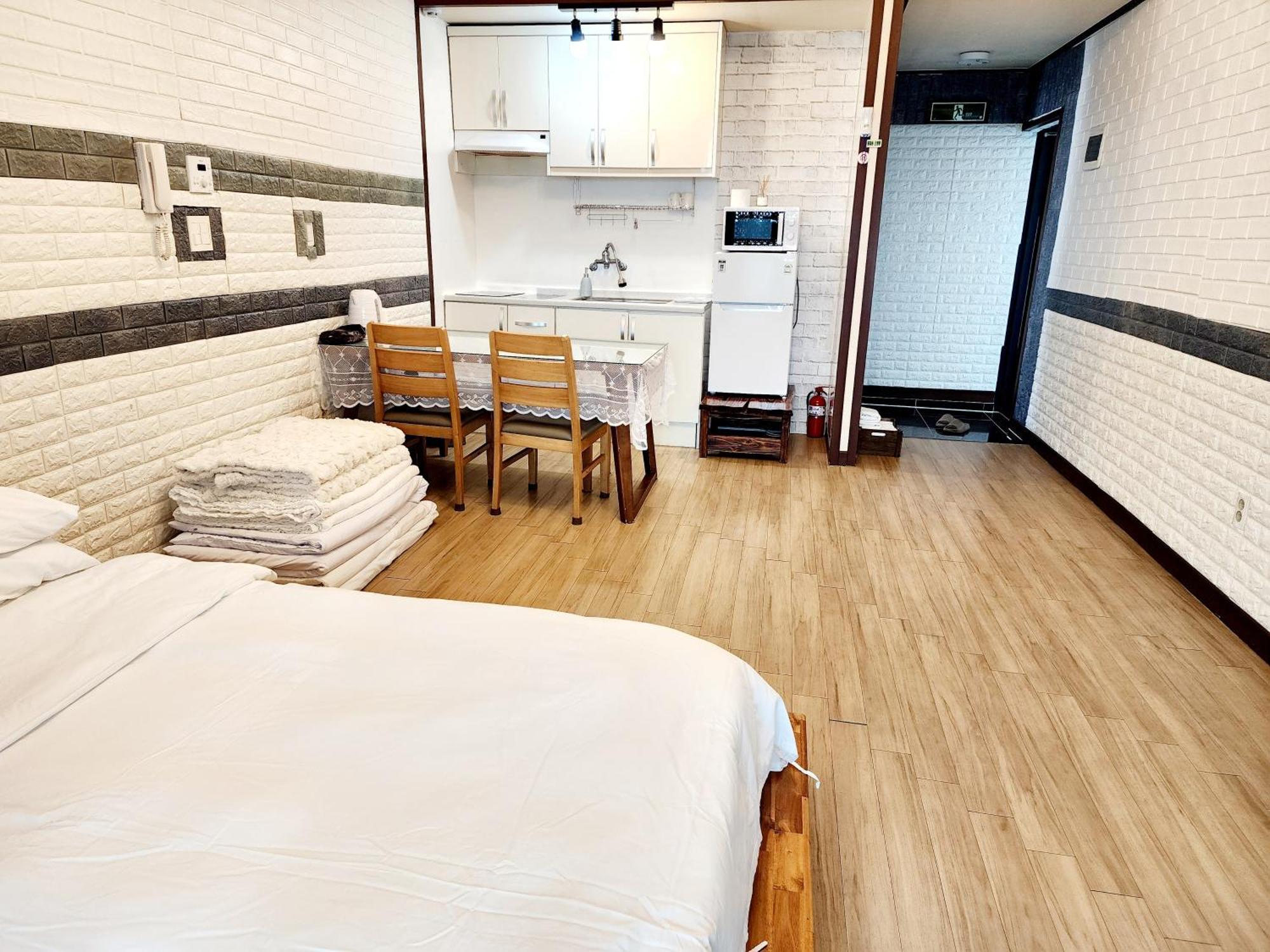 Pureun Jeju Pension Seogwipo Habitación foto